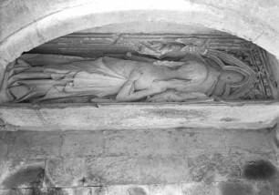 Grab einer Frau (Mitglied der Familie von Campigny?)