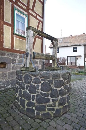 Ziehbrunnen; Allendorf / Lumda, Hintergasse (vor Hausnr 9)