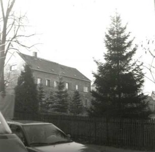 Zwickau-Marienthal. Wohnhaus mit Ladeneinbau, Gutenbergstraße 1. Straßenansicht