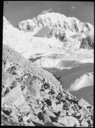 Blick vom Ancohuma-Gletscher auf den Illampú