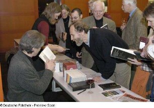 Signierstunde mit Prof. Hartmut Haenchen im Vortragssaal