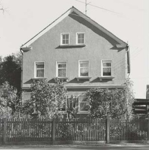 Markkleeberg-Wachau, Dreiseithof : Markkleeberg-Wachau (Kreis Leipziger Land), Dreiseithof, Bauernhofring 3, um 1880, 1. Hälfte 19. Jahrhundert, Straßenfront des Wohnhauses