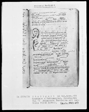 Graduale und Sakramentar — Initiale P(uer natus), Folio 13recto