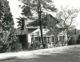 Radebeul, Paradiesstraße 22. Villa (um 1895). Straßenansicht