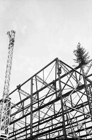 Freiburg: Stahlskelett der Stadthalle; Ausschnitte
