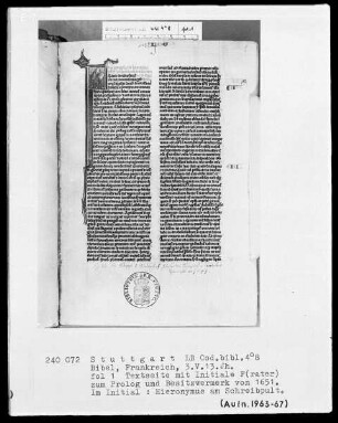 Lateinische Taschenbibel — Initiale F (rater Ambrosius), darin der heilige Hieronymus am Schreibpult, Folio 1recto