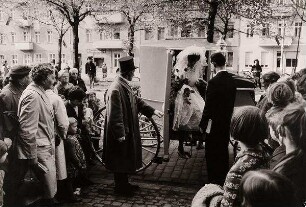 Bäckermeister Erich Senft, Dimitroffstraße, Ostberlin, heiratet