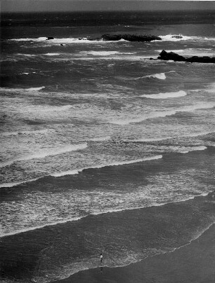 Frankreich. Strand des Atlantiks bei Biarritz. Die Brandung läuft auf den Strand