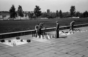 Freiburg: Freiburg-West; Strandbad, Unterhaltungsspiele im Strandbad