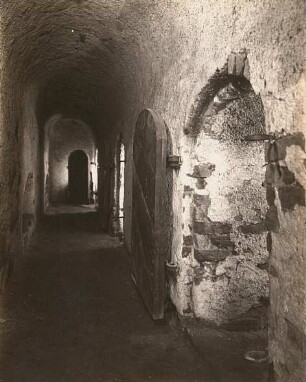 Bautzen. Ortenburg. Verlies in der Fronfeste, Blick in den Gang