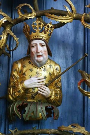 Schöllenbacher Altar — Wurzel Jesse mit den Vorfahren Christi und der Madonna im Strahlenkranz — Alttestamentarischer König