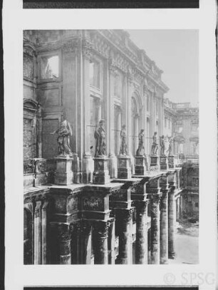 Berlin, Schloss Berlin, Schlüterhof, Portal zur Wendeltreppe, Kriegszerstörung.