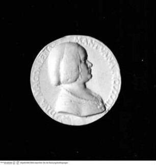 Medaille der Maddalena Gonzaga Sforza, Avers: Brustporträt mit Haarnetz und Perlenkette mit Kreuzanhänger nach rechts