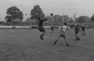 Studentische Einladungswettkämpfe im Stadion Buschallee : Fußballspiel mit der DDR-Nationalmannschaft