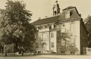 Glashütte-Reinhardtsgrimma. Schloss Reinhardtsgrimma (1765/1767, J. F. Knöbel; nach 1908 Sanierung). Eingangsseite