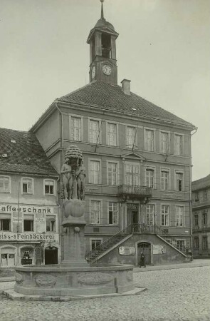 Bischofswerda, Marktplatz : Bischofswerda. Marktplatz, Rathaus mit Paradiesbrunnen
