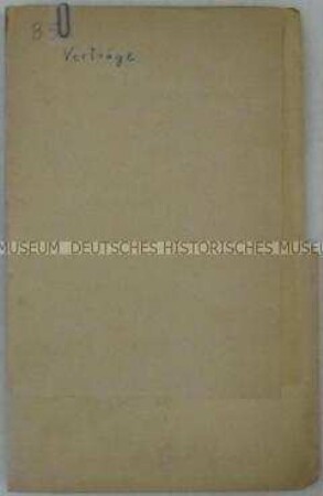 Mappe mit Abschriften von Dokumentenauszügen verschiedener Staatsverträge u.a. des Briand-Kellogg-Paktes, des Hitler-Stalin-Paktes und des Dreimächtepakt zwischen Deutschland-Italien-Japan - Sachkonvolut Nürnberger Prozesse (englisch)