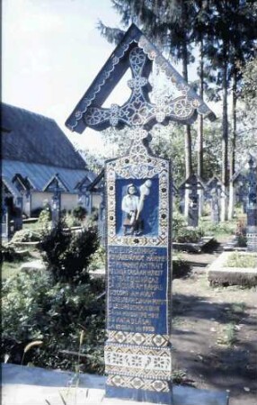 Sapinta: Der Lustige Friedhof, bemalte Kreuze