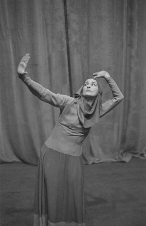 Aufnahmen der Tänzerin Dore Hoyer während eines Auftritts in der Deutschen Staatsoper in Berlin