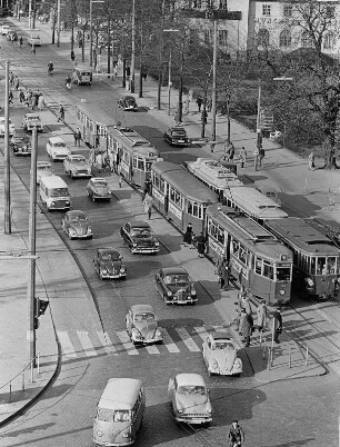 Hamburg-Neustadt. Blick auf den Stephansplatz - einem der Hauptverkehrswege der Freien- und Hansestadt