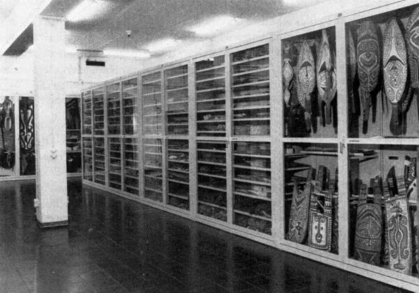 Study collection of the South Seas department (since 1969): steel cabinets with artefacts from the Papua Gulf (left: ethnographic artefacts from the Asmat)