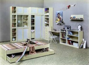 Jugendzimmer (Modell 725) : Leipzig. Leipziger Herbstmesse, 1986. Jugendzimmer (Modell 725). Holz, folienbeschichtet in Eschenholzoptik, hellgrau (1986; VEB Jugendmöbel Döbeln)