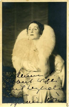 Porträt Hermine Körner (1878-1960; Schauspielerin). Fotografie (Weltpostkarte mit Autograph). Dresden, um 1935
