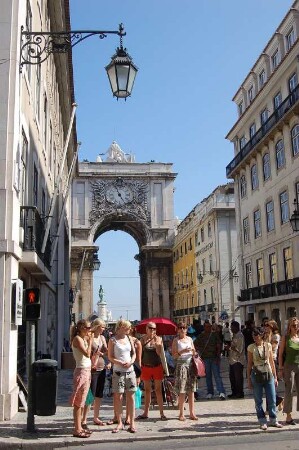 Lissabon Zentrum, Fußgängerzone Rua Augusta, Blick zum Arco do Triunfo