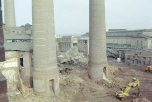 Schornstein 4, 3, 2, Kesselhaus 2 (Reste), Zwischenbau, Feinbrecherturm, Hochbunker, Labor Leuna, von S