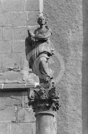 Mariensäule vor der katholischen Pfarrkirche Hirschberg