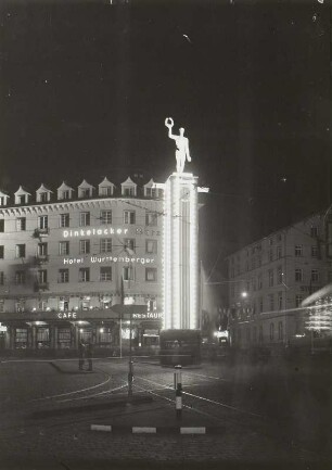 Stuttgart, Straßenansicht mit Werbesäule für das Deutsche Turnfest 1933