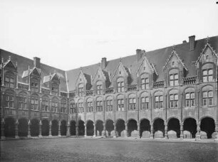 Palais des Princes-Evêques — Innenhof