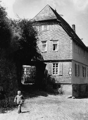 Ehem. evangelischer Pfarrhof; Idstein, Am Pfarrbogen 2