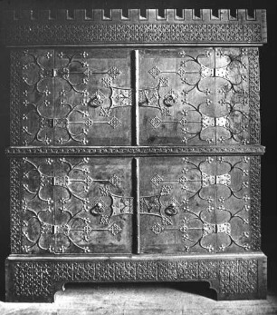 Linz, Postgebäude, gotischer Schrank