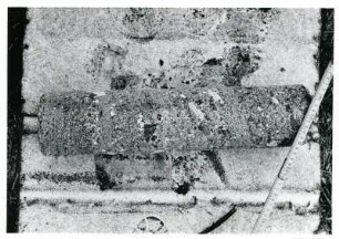 Freital-Zauckerode. Paul-Berndt-Grube (ehemaliger Königin-Carola-Schacht). Bohrung F 6 (55,60-60,75 m). Bohrkern; Krone mit grobem Arkosesandstein und brekziösen Geröllen