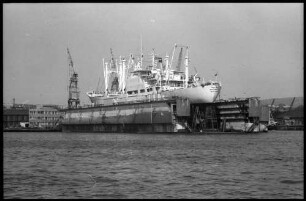 Oslo: Schiff im Dock, Hafen