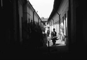 Bukarest: Hof mit Straßenhändler