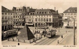 Postkartenalbum mit Motiven von Karlsruhe. "Karlsruhe in Baden, Pyramide". Marktplatz
