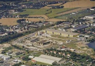 Gewerbegebiet zwischen Eisenbahnstrecke und Pirnaer Landstraße gegen Großluga