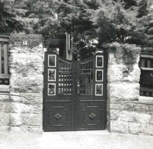 Cossebaude, Weinbergstraße 14. Villa (um 1910). Tor der Einfriedung
