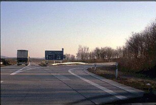 Einfahrt in Kreisel Südost (Mannheim Richtung Heidelberg) von Nebenfahrbahn Süd (Mannheim Richtung Heilbronn)