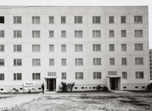 Wohnblock : Berlin-Fennpfuhl. Wohnblock. Außenansicht