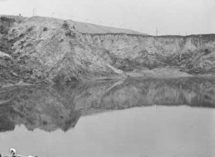 Dammbruch Bö. Schlammasse i. Becken : Tagebau Böhlen (heute Tagebau Zwenkau). Dammbruch