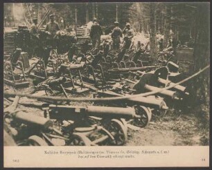 Russisches Kriegsgerät (Maschinengewehre, Minenwerfer, Geschütze, Fuhrparks u.s.w.) das auf dem Vormarsch erbeutet wurde.