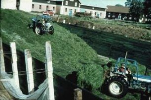 Fotografie: Ein- und Auslagerungstechnik, Fahrsilo, Grassilage