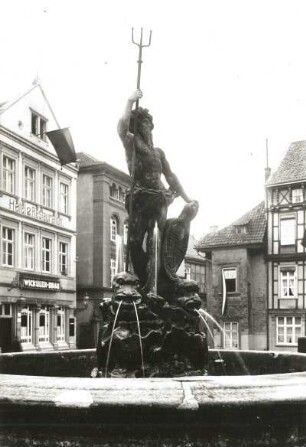 Paderborn, Neptunbrunnen : Paderborn. Neptunbrunnen auf dem Markt