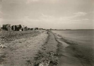 Hiddensee. Vitte. Strand. Blick nach Süden gegen Festlandküste