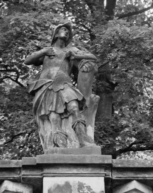 Villa Concordia & Ehemaliger Palast des Hofrats Johann Ignaz Tobias Böttinger & Wasserschloss Concordia — Statue