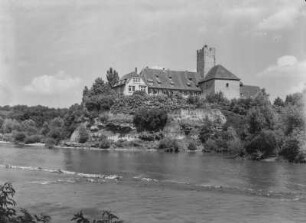 Lauffen, Rathausinsel : Lauffen am Neckar. Rathausinsel mit Burgmuseum an der Stromschnelle