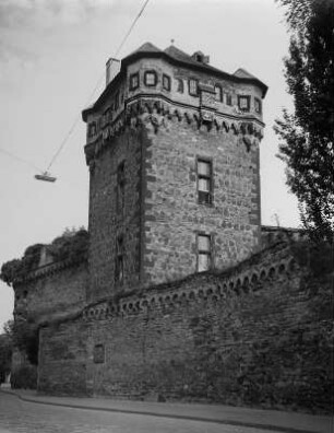 Andernach. Stadtburg Andernach (wohl 1001/1200). Teilansicht mit Turm